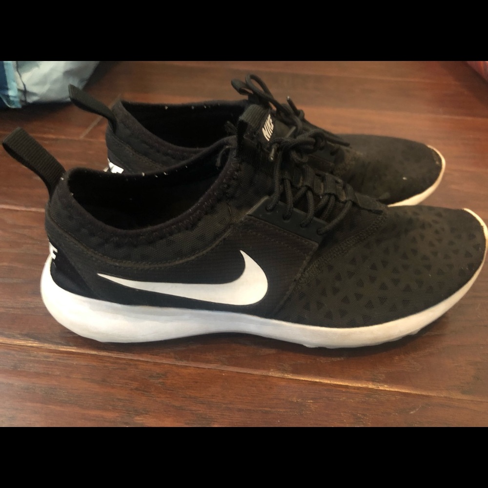 Nike Black Sneakers